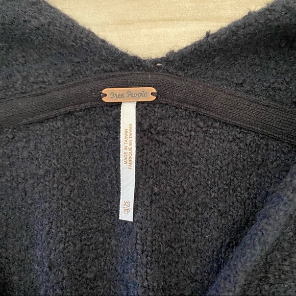 Free People Reverie V-Neck Sweater BLACK NWT $108 - Picture 4 of 5